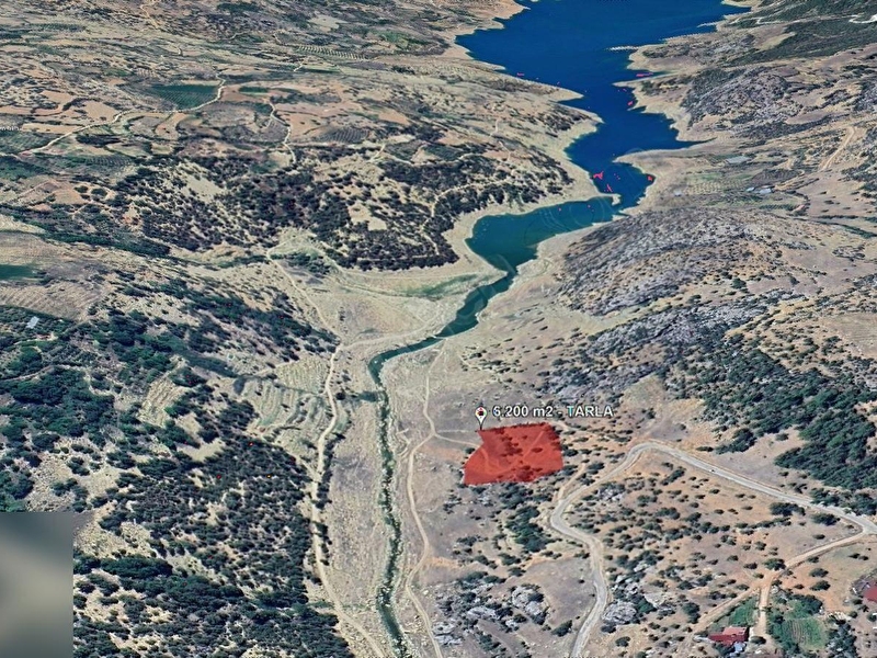 Aci̇l satilik baraja sifir 6.200 m2 tarla- güneyyurt/aralik