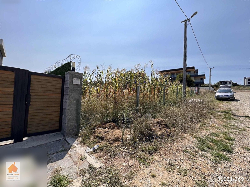 Özgür emlaktan satlik 638 m2 arsa