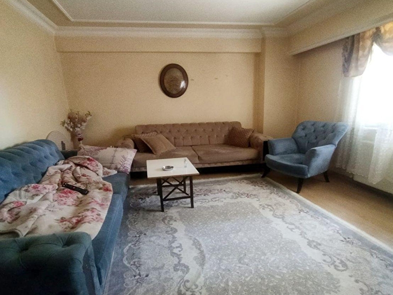 Avcilar ci̇hangi̇rde 2+1 toplu ulaşima yakin satilik bahçe kati