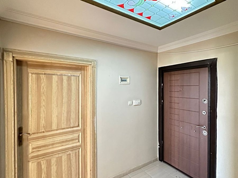 Seli̇mbey mahallesi̇nde 3+1 satilik geni̇ş dai̇re