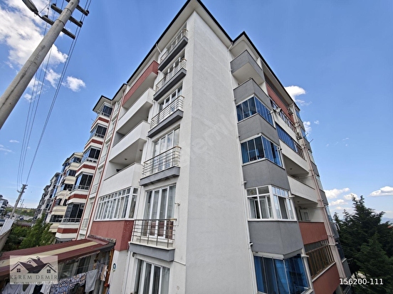KEREM DEMİR EMLAK TAN 5000 EVLERDE SATILIK 2+1 ARAKAT DAİRE - Görsel 3