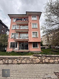 ARENADAN CUMHURİYET OKULU ARKASI MERKEZİ KONUMDA DAİRE - Görsel 1