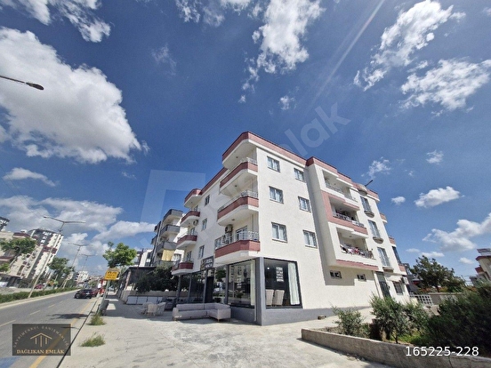 BAĞLAR  MAH  SATILIK  CADE ÜSTÜ  4 ODA 1 MUTFAK SIFIR DAİRE - Görsel 2