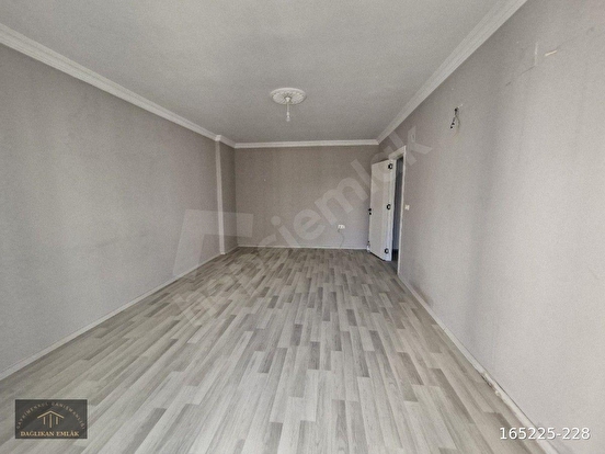 BAĞLAR  MAH  SATILIK  CADE ÜSTÜ  4 ODA 1 MUTFAK SIFIR DAİRE - Görsel 3