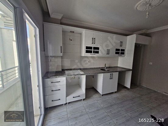BAĞLAR  MAH  SATILIK  CADE ÜSTÜ  4 ODA 1 MUTFAK SIFIR DAİRE - Görsel 7
