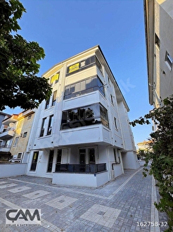 ÇAM GAYRİMENKUL | ATA CAD. CİVARI HER ŞEYİ YAPILI ÖN CEPHE DAİRE - Görsel 1