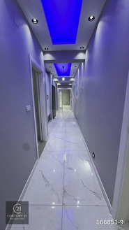 ERGENEKON MAHALLESİNDE YERDEN ISITMALI GİYİNME ODALI LÜKS DAİRE - Görsel 2