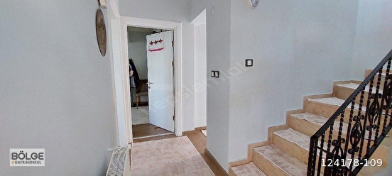 GİRNE MAHALLESİNDE CADDE ÜZERİ SATILIK 4 1 TRİPLEX/VİLLA 124178 109