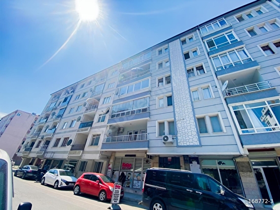 Full eşyalı feribot iskelesine 5 dk mesafede satılık 3+1 daire - Görsel 2