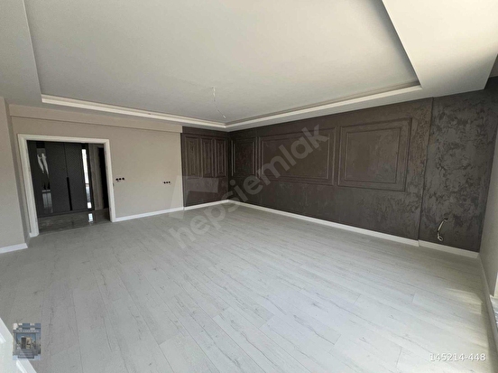 1 EMLAKda MUHTEŞEM KONUMDA VE KATTA SATILIK SİTE İÇİ 4+1 DAİRE - Görsel 2