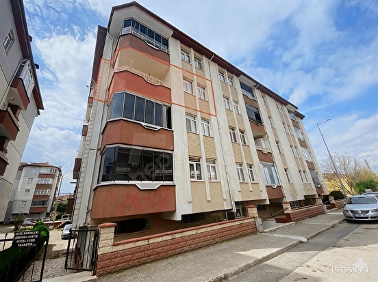 MEGA ALTIN EVLER SİTESİNDE - ARAKAT 3+1 - BAKIMLI SATILIK DAİRE - Görsel 3