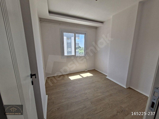 BAĞLAR  MAH  SATILIK  DAİRE 120 M2 ARA KAT KALITELI YAPI  3+1 - Görsel 3