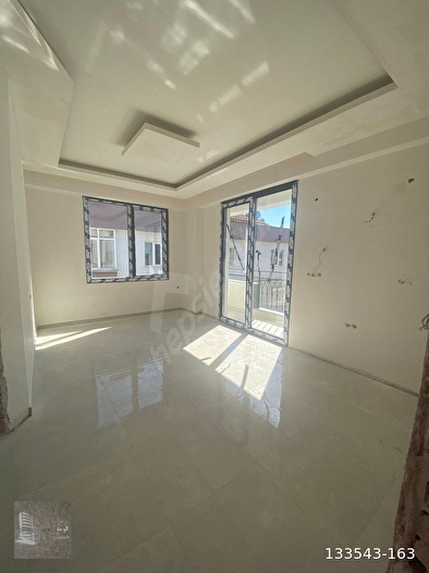 GÖMEÇ’TE MERKEZİ KONUM ÖNÜ AÇIK PARKA YAKIN 1+1 MÜKEMMEL SATILIK DAİRE