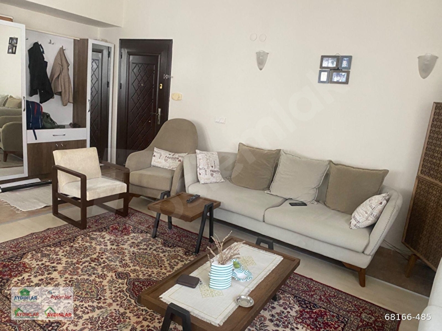 MEYDANKAVAĞINDA SİTE İÇİNDE SATILIK  2+1 ARA KAT OKUL  PAZAR VE CADDE YAKINI