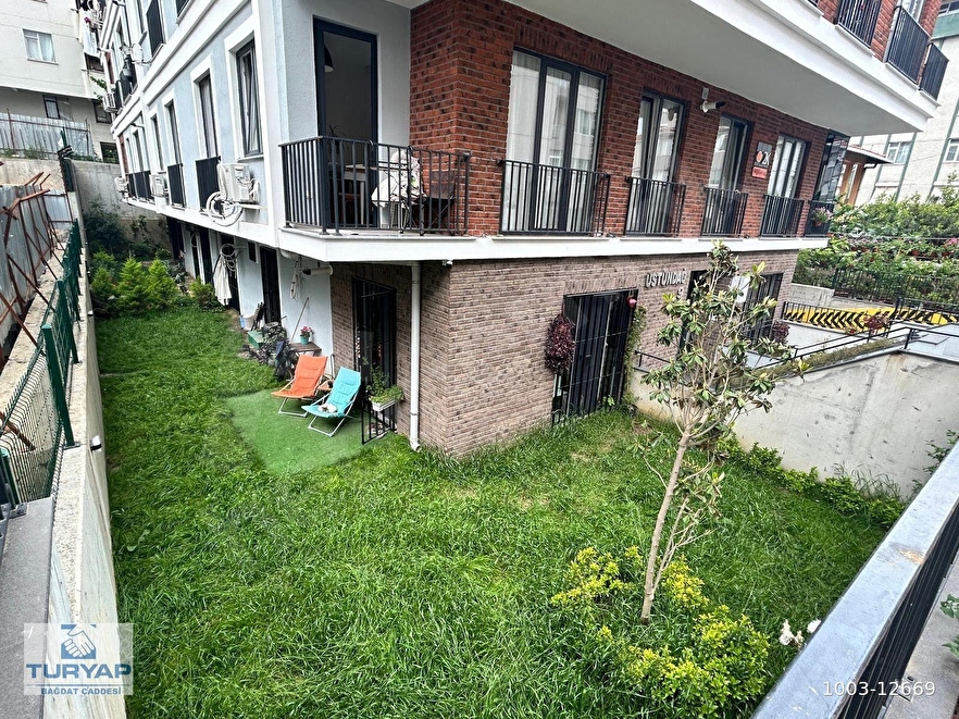 TURYAP BAĞDAT CADDESİNDEN NEZİH KONUMDA SAHİLE YAKIN TERAS KULLANIMLI BAHÇE KULLANIMLI GİRİŞKATI 2+1