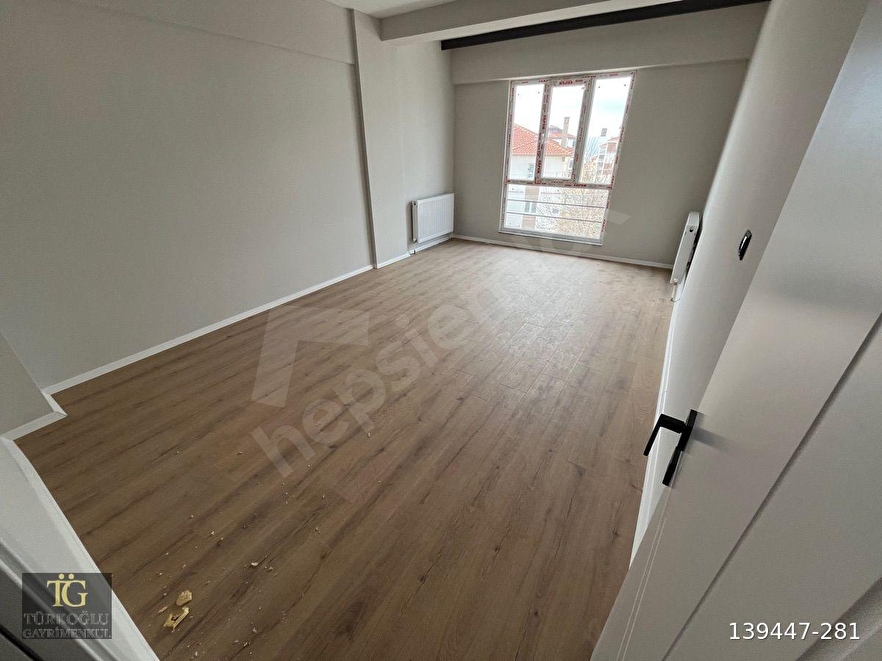 TÜRKOĞLU EMLAK’TAN SATILIK YAVRUTURNA ORTAOKULU YAKINI 3+1 DAİRE