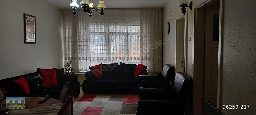 DEMETGÜL MAHALLESİ 423 SOKAK  ÜZERİNDE METRO YAKINI ASANSÖRSÜZ 3+1 SATILIK  DAİRE