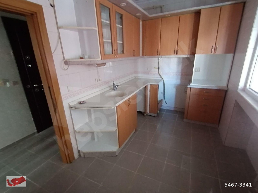 Mukadder selimden b.köy sadi konuk hastanesi yolunda 2. kat 140m2 garajlı.asansörlü  3+1 satılık