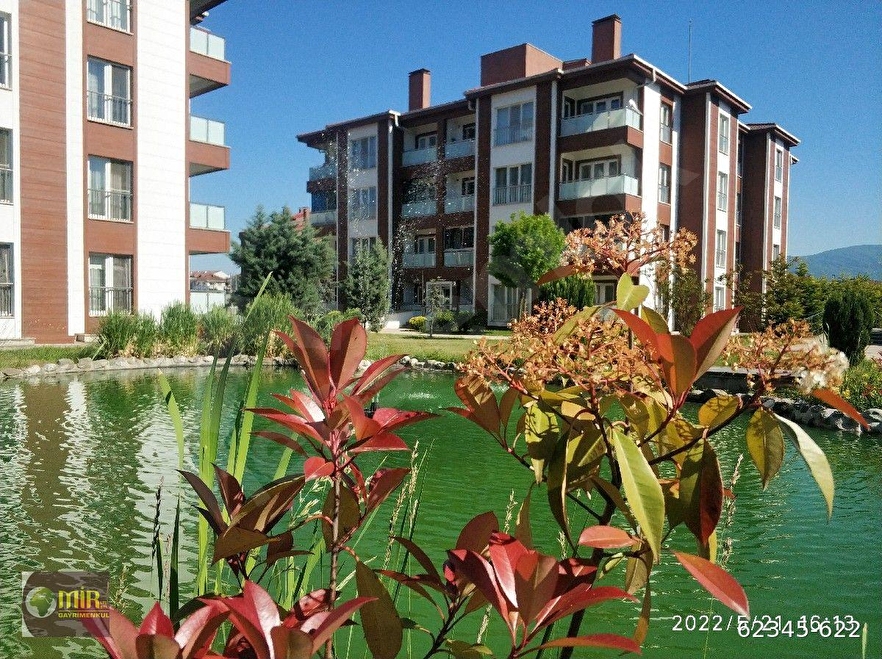 DUZCE CAMİKEBİR SİTESİNDE SATİLİK  arakat 3+1   DAİRE