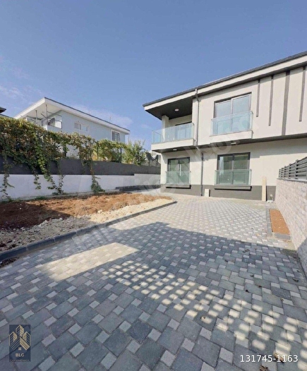 ÇINARLI MİGROS CİV. MERKEZİ KONUMDA İSKANLI BAHCELİ OTOPARKLI İKIZ VİLLA KELEPİR FİYATA