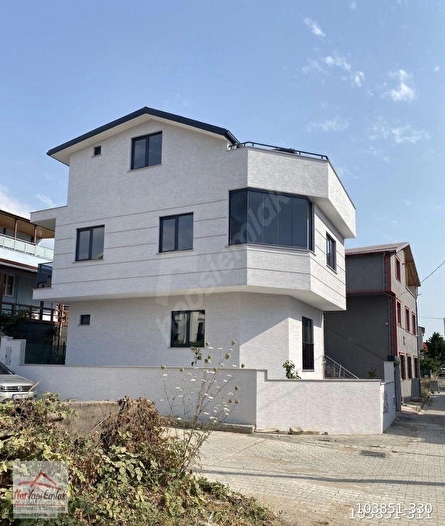 Darıca Bayramoğlu’da 5+1 220 m2 Satılık Triplex Villa