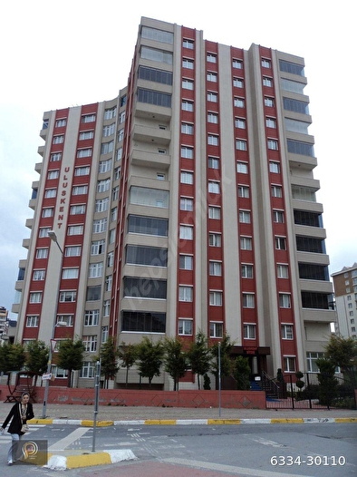 Petek`ten Beylikdüzü Adnan Kahvecide Bulvar Üstü  Güvenlikli Sitede Kapalı Otoparklı Satılık Daire