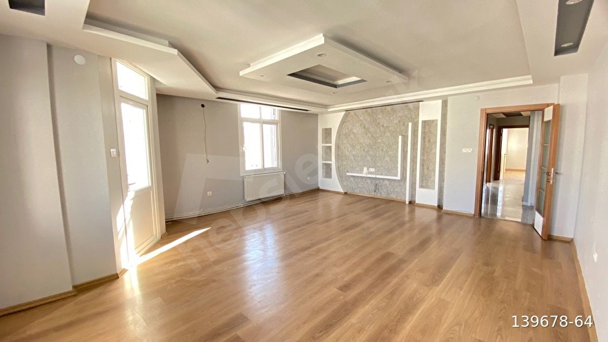 Adana Şehitler bulvarı( Kenan Evren bulv ) üzerinde site içinde Lüx satılık daire 5.700.000 tl