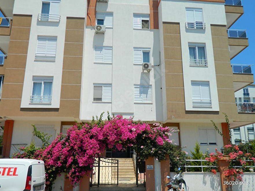AÇIK OTOPARKLI TEK BLOK YAPIDA, YÜKSEK GİRİŞ BALKONLU FERAH 2+1