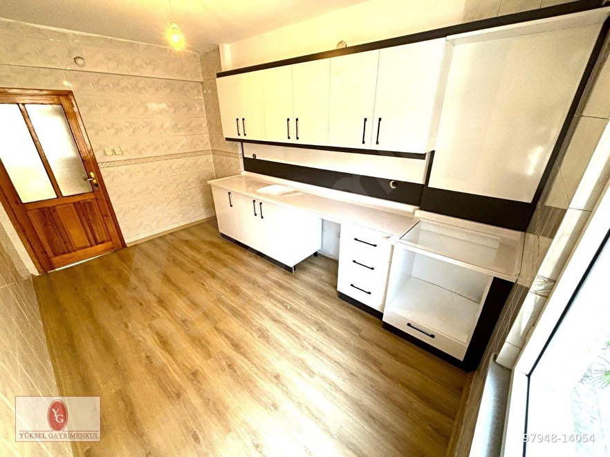 YÜKSEL'DEN AKÇAY MERKEZ'DE AYRI MUTFAKLI FULL KREDİLİ 2+1 DAİRE