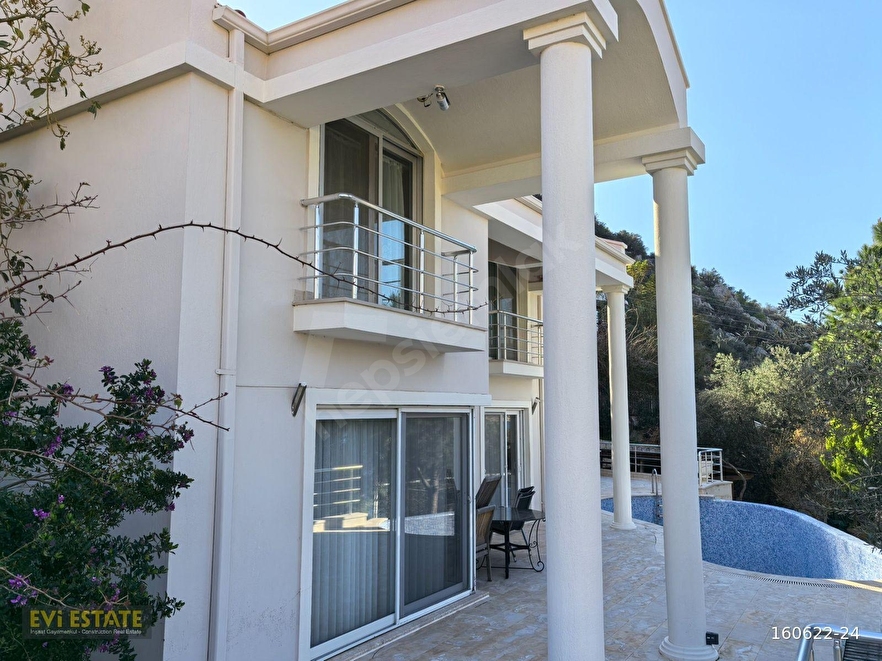 Kalkan Kışla Koyunda Satılık 4+1 Villa