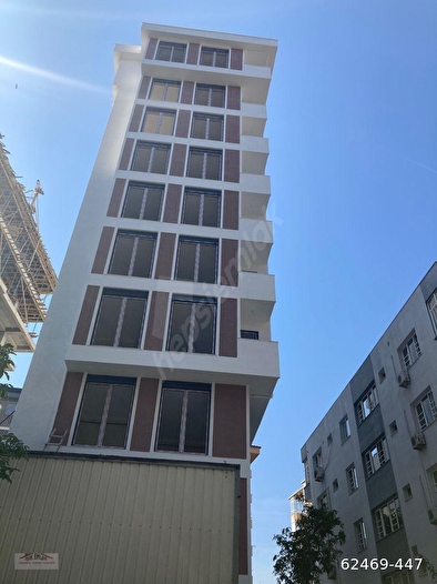 KOZYATAĞINDA MİNİBÜS CADDESİNE YAKIN LÜX YENİ SIFIR BİNADA 2+1