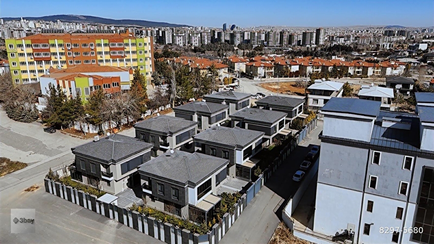 15 Temmuz'da Site içerisinde 4+1 Satılık Villa