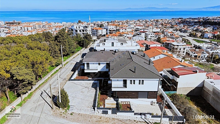 Urla Mareşal Fevzi Çakmakta Deniz Manzaralı Lüks 4+1 Villa