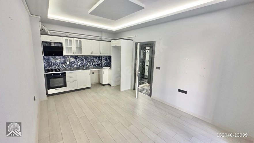 ꧁AY EMLAKTAN꧂AKÇAY MERKEZDE DENİZE YAKIN ÖN CEPHE KOMBİLİ ASANSÖRLÜ SATILIK 1+1 LÜKS DAİRE
