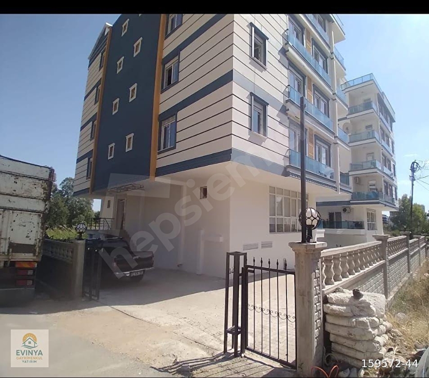 KONYAALTI HURMADA HAVUZLU SİTEDE 1+1 DAİRE irtibat no açıklamada