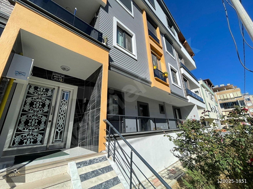 SADECE KENT'ten SATILIK AKÇAY DA DENİZE 200 MT ÖN CEPHE EŞYALI GENİŞ BALKONLU 1+1 DAİRE