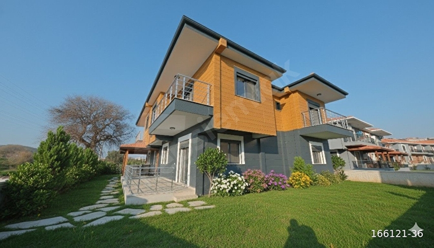 İzmir Foça Bağarası Siteler Bölgesinde 1+1 Geniş Satılık Daire