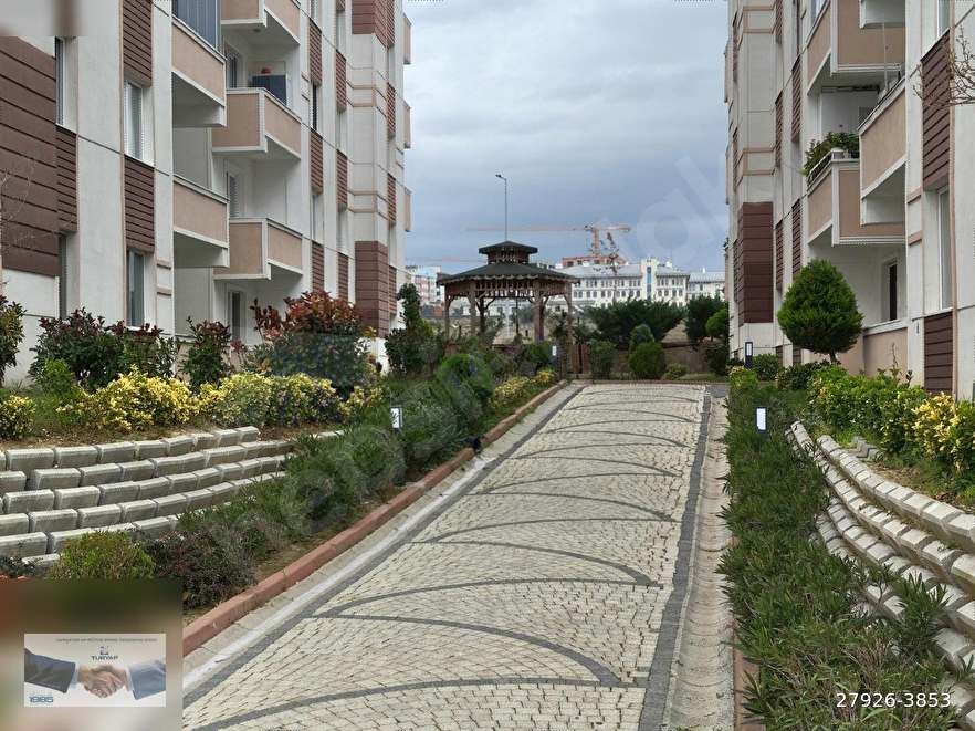 Kılıç Meydan Sitesi'nde Cadde Cephe Ferah Daire.