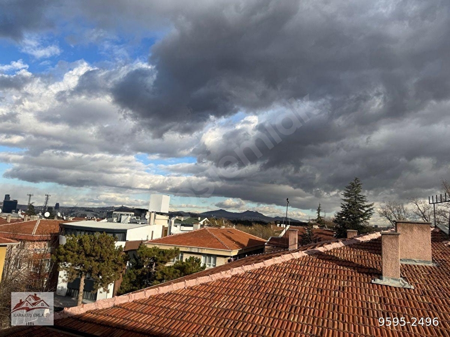 BAHÇELİEVLER KAZAKİSTAN CADDESİ ÜZERİNDE 3+1 4.KATTA BAKIMLI BOŞ KARAKUŞTAN