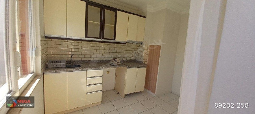 ARA KATDA KÖŞE BİNA 2+1AYRIMUTFAKLI