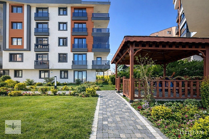 BEYLİKDÜZÜ YAŞAM VADİSİ MANZARALI SİTE İÇERİSİNDE SATILIK DAİRE