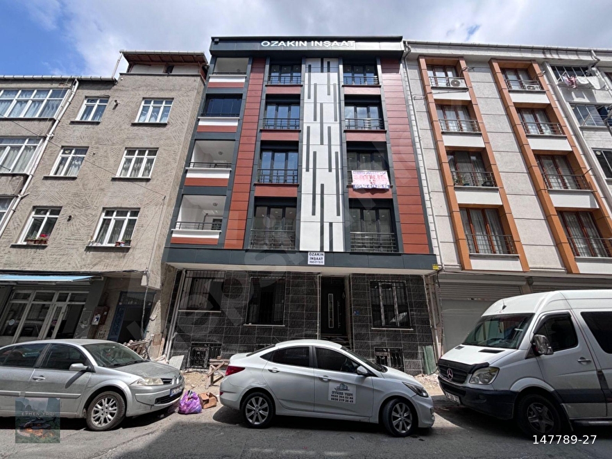 ESENYURT ÜNİVERSİTEYE YAKIN SIFIR BOŞ KOMİNYOSUZ 1+1 AYRI MUTFAKLI BAHÇELİ BAHÇE KATI