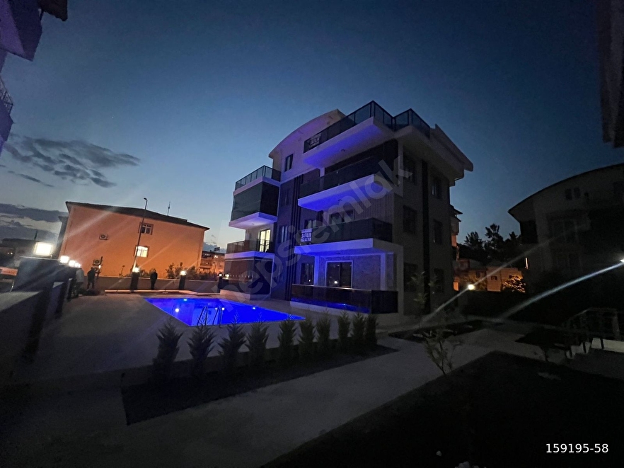 Site İçi Lüx Eşyasız Satılık Daire