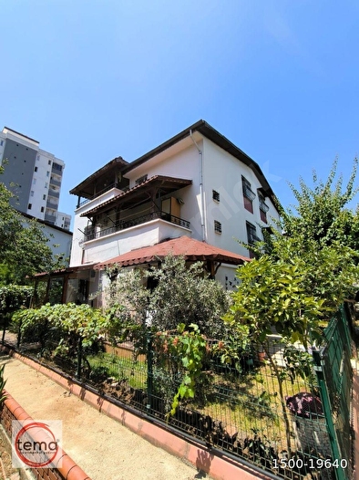 TEMA'DAN SİTE İÇERİSİNDE BAHÇELİ TRİPLEKS VİLLA