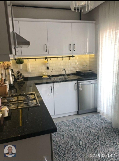 İzmir Karşıyaka Örnek köy mahalle de satılık daire