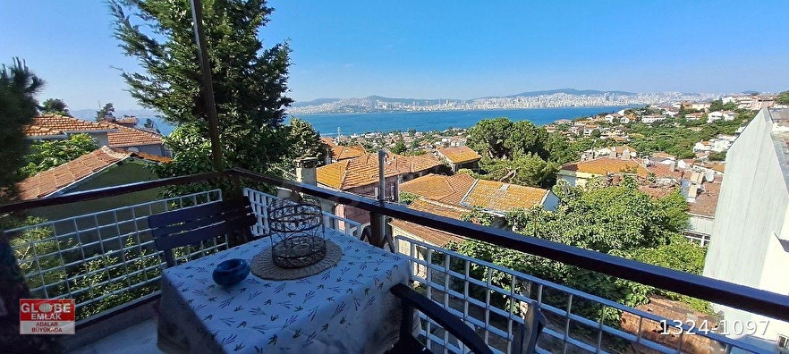 BÜYÜKADA GLOBE EMLAK'TAN NİZAM MAHALLESİNDE DENİZ VE ORMAN MANZARALI DUBLEKS DAİRE