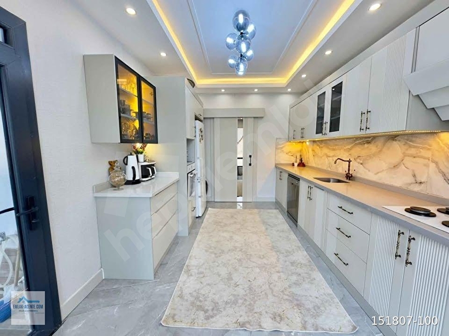 SIFIR EŞYALI METROBÜSE YAKIN KREDİYE UYGUN 2+1 TEMİZ DAİRE