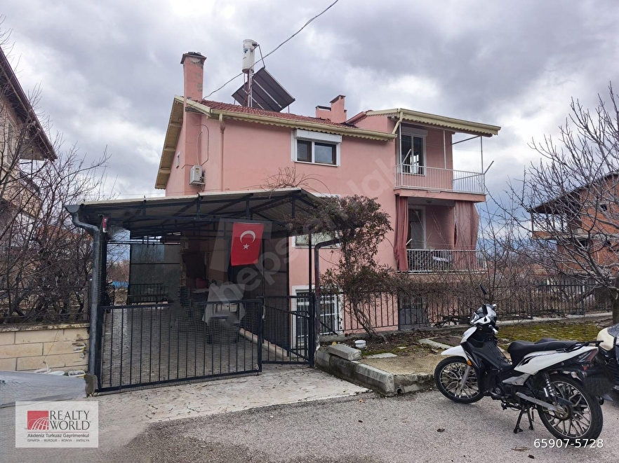 ISPARTA MEHMET TÖNGE MAHALLESİNDE 3 KATLI SATILIK BİNA
