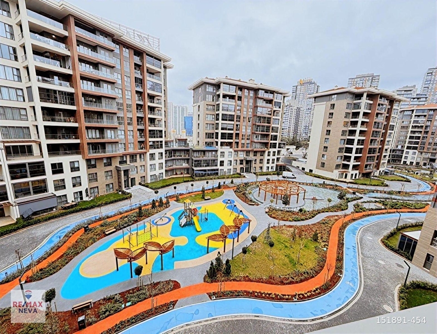 ÜMRANİYE LİMONLU BAHÇE KONAKLARI'NDA 2+1 SATILIK DAİRE