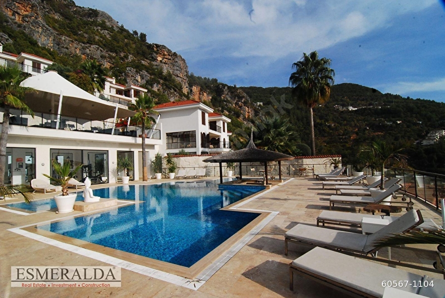 Alanya Tepe Mah OASİS SKY CLUB' TA Satılık Özel Yüzme Havuzlu Villa